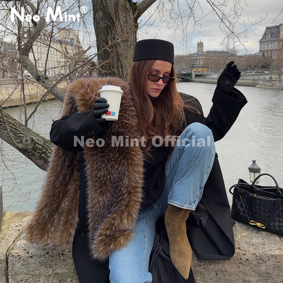 Girl Fashion Street - Neo Mint Chic Brand Street Fashion